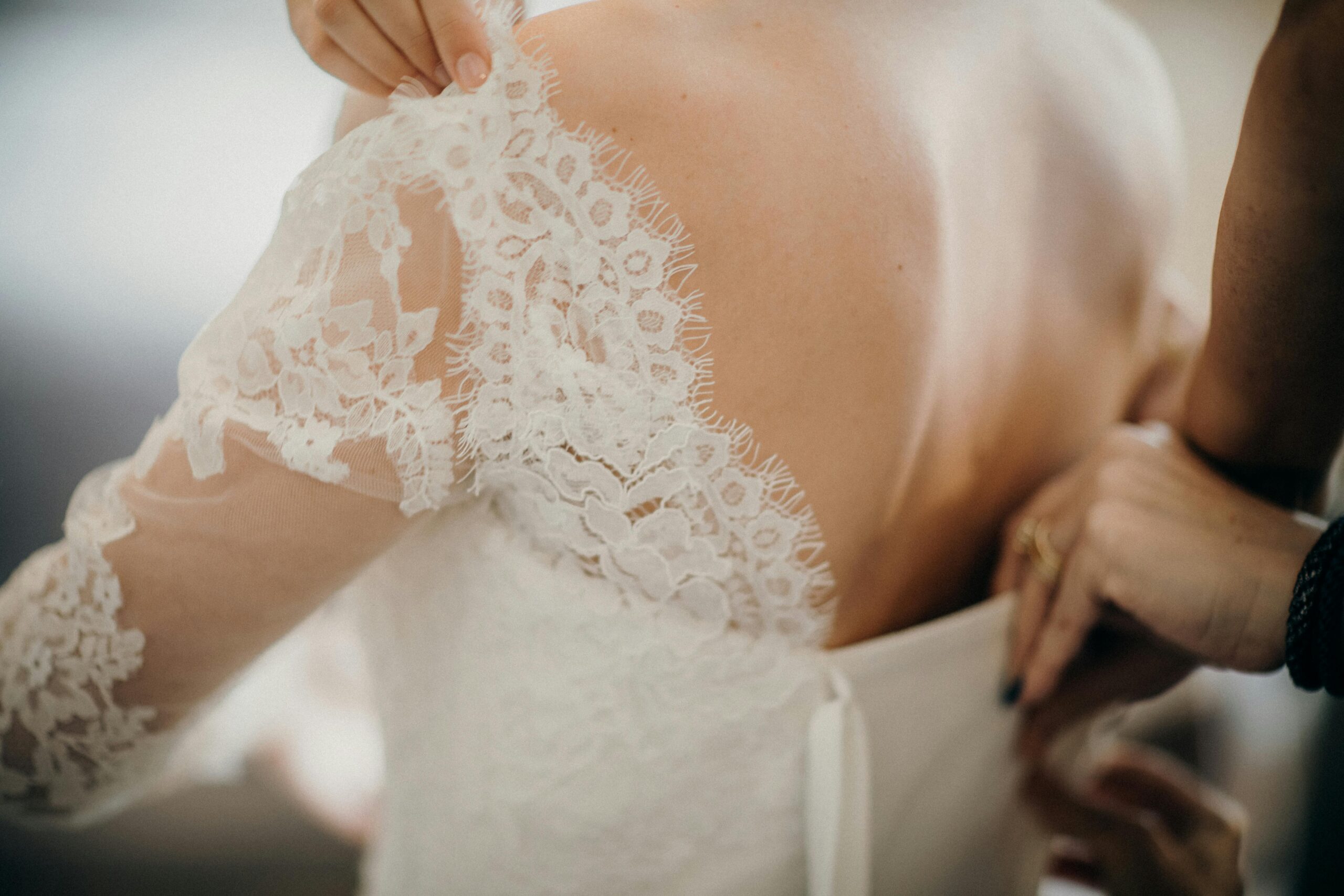 Top 10 Wedding Day Essentials for the Bride