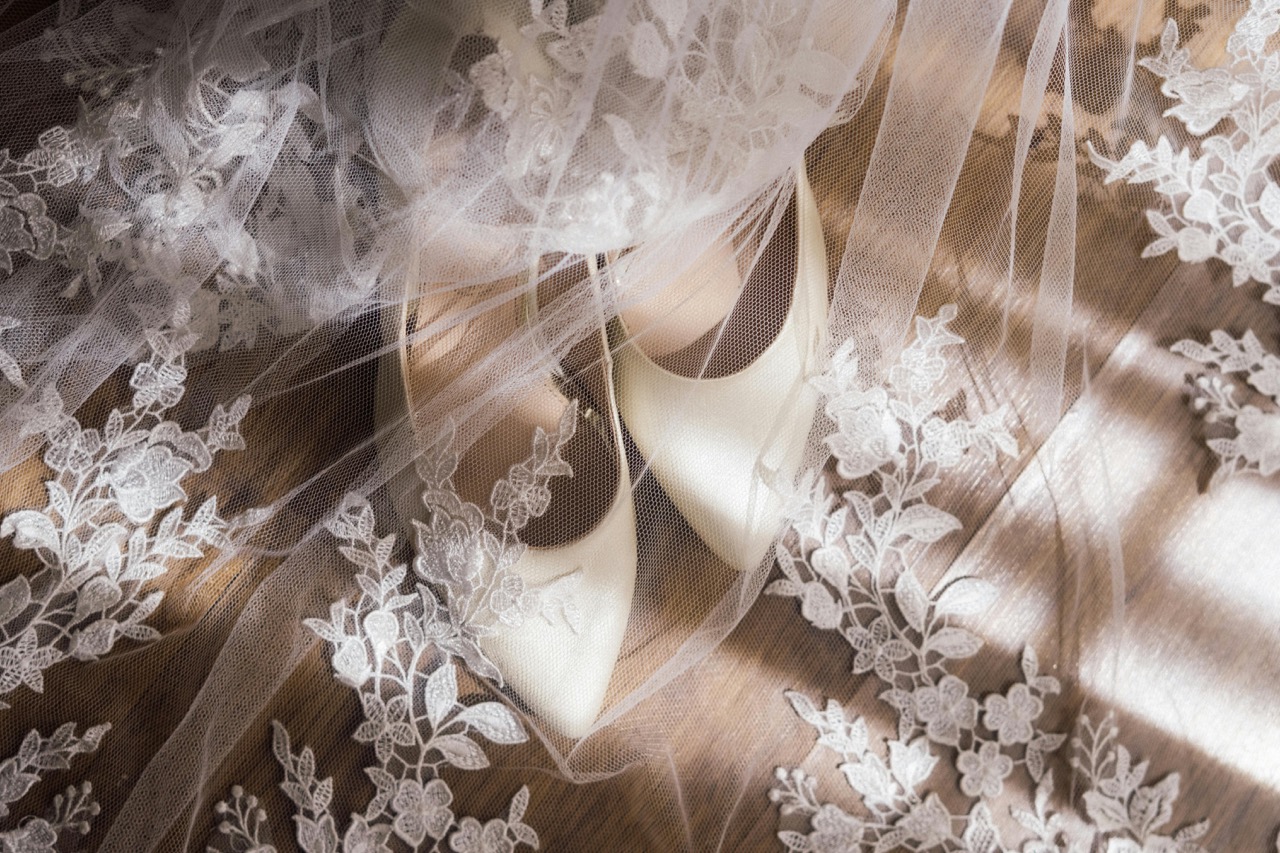 country wedding heels and veil
